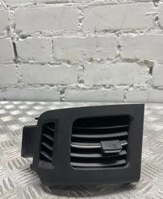 Toyota Prius (XW30) Dashboard side air vent grill/cover trim 5565047070