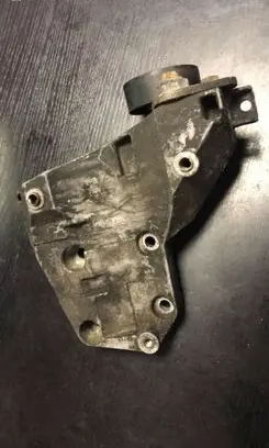 Engine mounting bracket