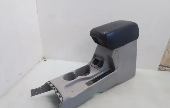Mitsubishi Pajero Sport I Center console