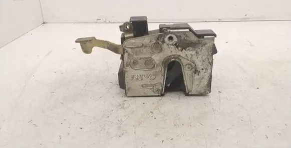 BMW 5 E34 Front door lock 81047820
