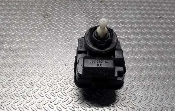 Audi A6 S6 C5 4B Headlight level adjustment motor 00728214
