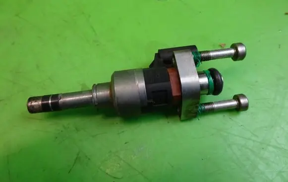 Opel Mokka Fuel injector