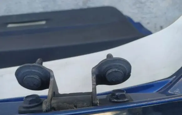 Dodge Journey Tailgate/trunk/boot hinge