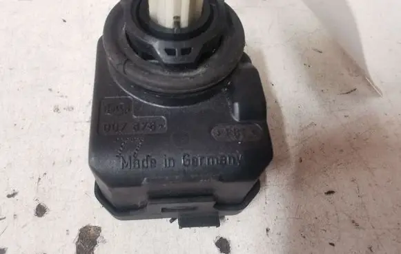 Volkswagen Golf IV Headlight level adjustment motor 1J0941295C