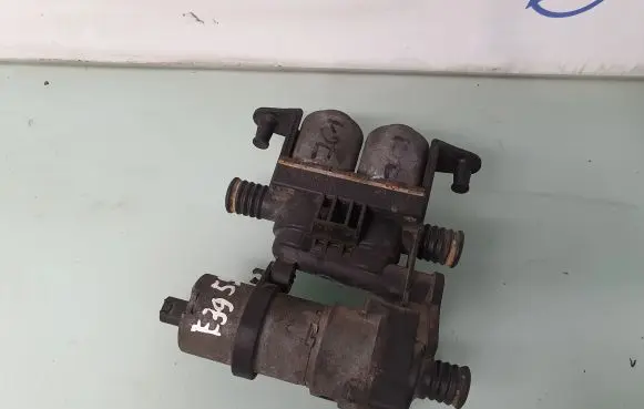BMW 5 E39 Coolant heater control valve 8372004 64118372004 64118374994