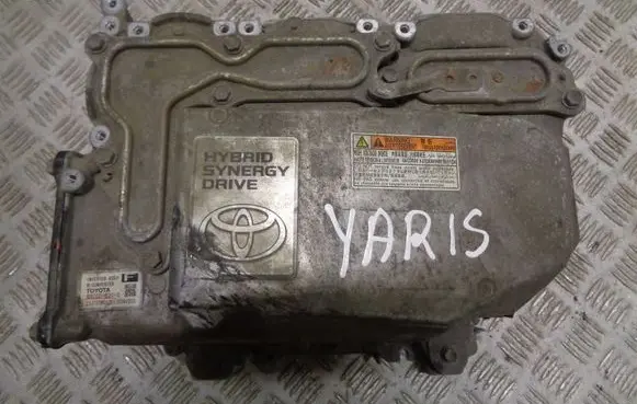 Toyota Yaris Voltage converter inverter G920052010