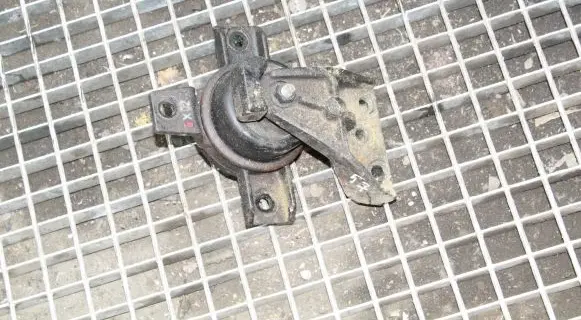 Hyundai Santa Fe Engine mount bracket