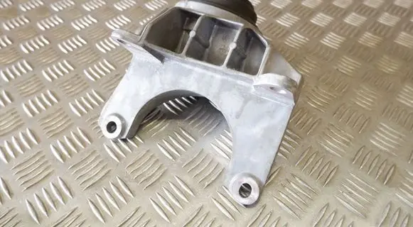 Engine mount bracket