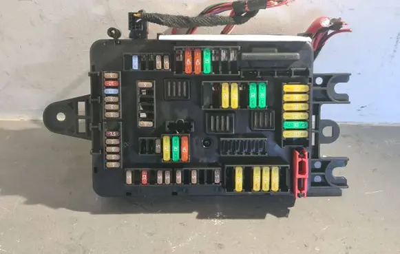 BMW 4 F36 Gran coupe Fuse module 9389070