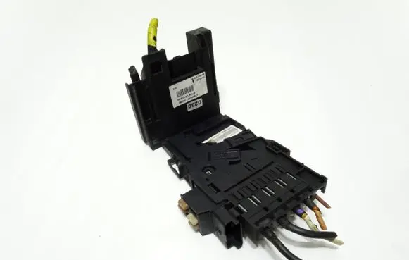 Peugeot 308 Fuse module 28236841 JW09A 8W06A