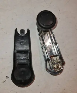 Audi 80 90 B3 Front door window winding handle 443837581D 443837575A
