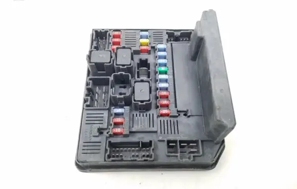 Nissan Qashqai Fuse module 284B7JD00B