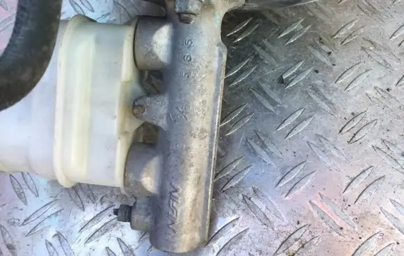 Master brake cylinder