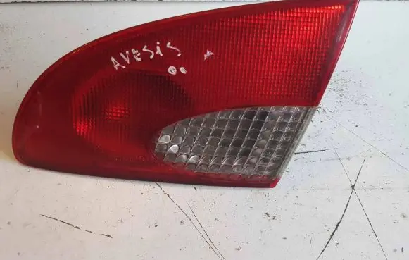 Toyota Avensis T220 Tailgate rear/tail lights 23300202