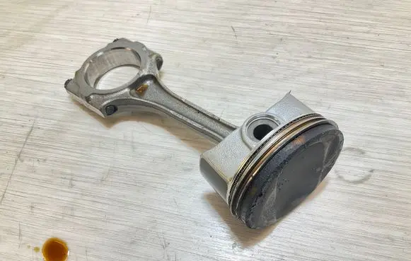 Piston with connecting rod