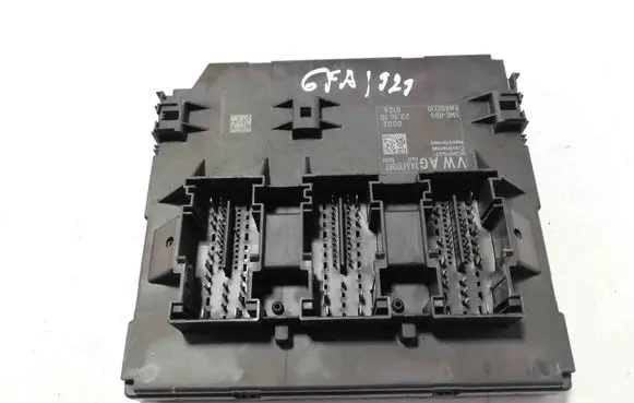Volkswagen PASSAT B7 Central body control module 3AA937087