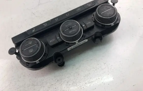 Volkswagen PASSAT B8 Interior fan control switch 5GE907044AK