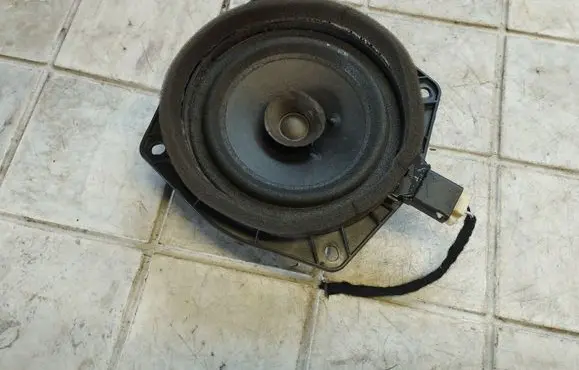 Mitsubishi Colt Front door speaker