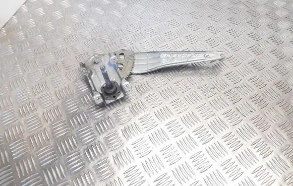 Rear door manual window regulator