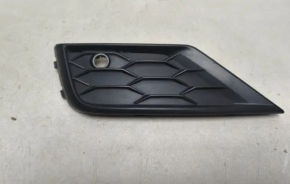 Volkswagen Tiguan Front bumper lower grill 5NA853665A