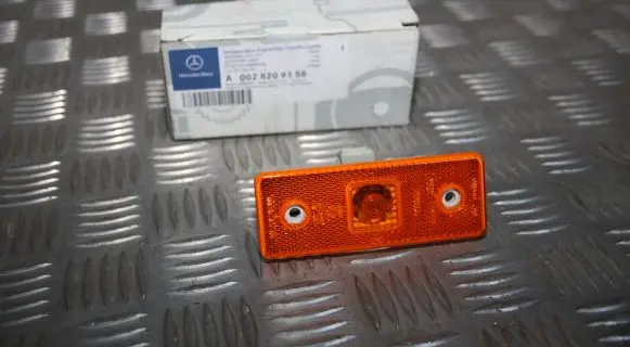 Mercedes-Benz Sprinter W901 W902 W903 W904 Front fender indicator light A0028209156 0028209156