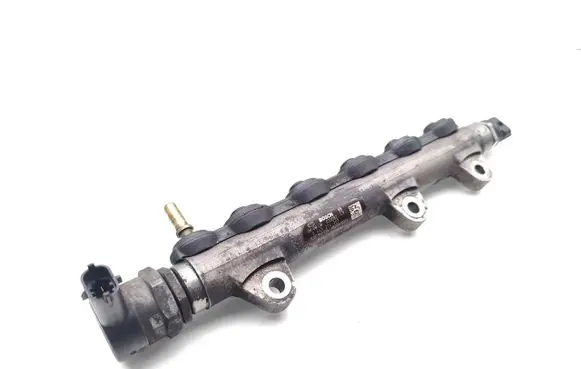 Opel Vivaro Fuel main line pipe 8200962035 0281002800 0445214207
