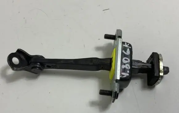 Hyundai i30 Rear door check strap stopper