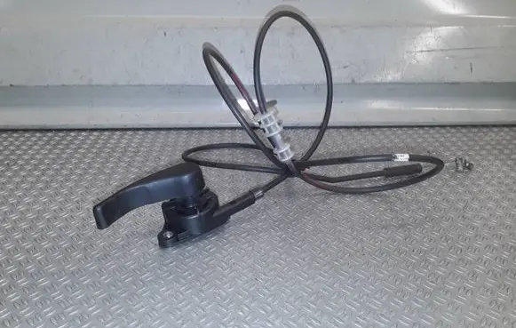 Renault Clio III Engine bonnet (hood) release handle 