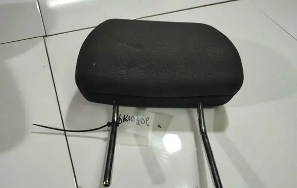 Opel Astra H Front seat headrest 