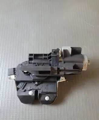 Volkswagen Touareg II Tailgate/trunk/boot lock/catch/latch 7P0827505C