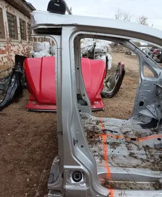Nissan NV200 Pillar (middle) 