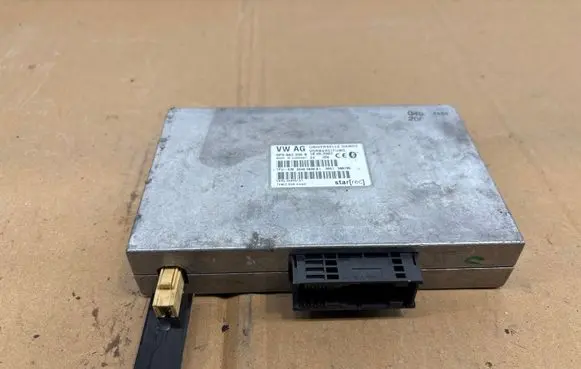 Skoda Octavia Mk2 (1Z) Bluetooth control unit module 5P0862335B 00405846A1