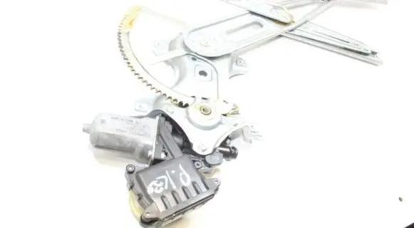 Toyota Avensis T270 Front door electric window regulator 8572005051