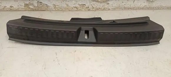 Trunk/boot sill cover protection