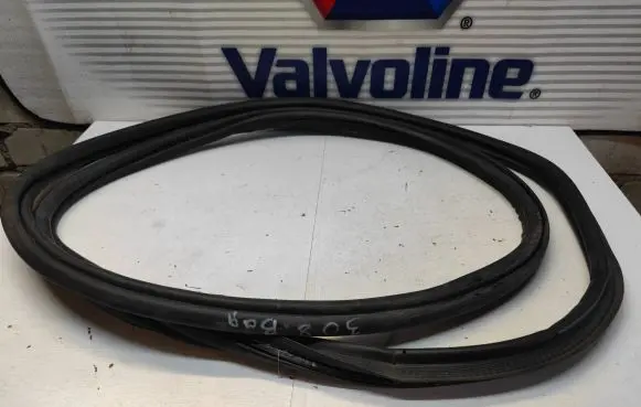 Peugeot 308 Loading door rubber seal (on body) 