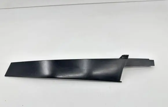 BMW 1 F20 F21 Front door glass trim molding 16081010