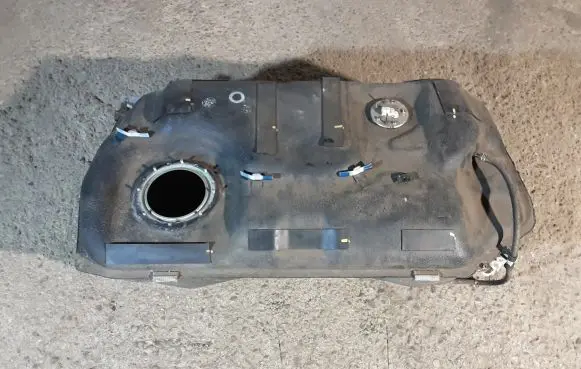 Suzuki Grand Vitara II Fuel tank 