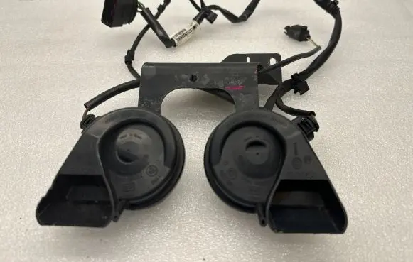 Audi A6 S6 C6 4F Horn signal 4F0951229 1J0973702 1J0973703