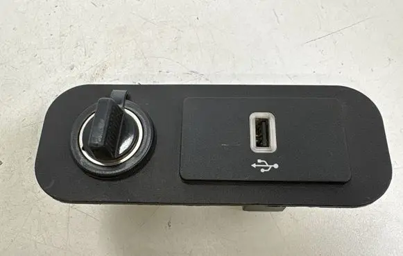 Ford Mustang VI USB socket connector HU5T14F014AB 08518502871