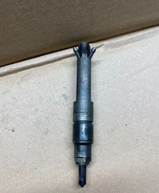 Volkswagen PASSAT B5 Fuel injector 028130201