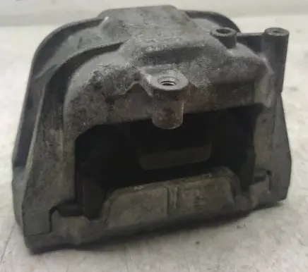 Volkswagen PASSAT B6 Engine mount bracket 1K0199262 HM3045M02