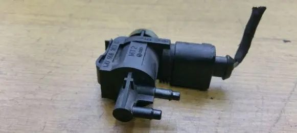 Volkswagen Touran I Vacuum valve 1J0906283C