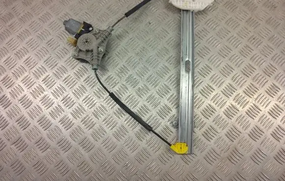 KIA Stonic Front door window regulator with motor 82450H8000