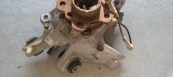 BMW 5 G30 G31 Front wheel hub 6861137