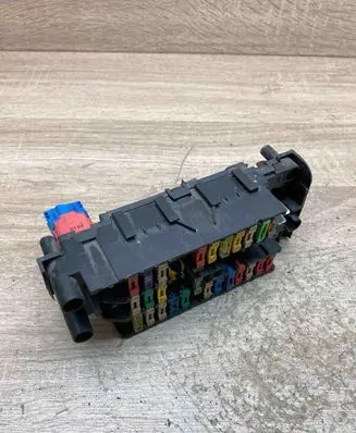 Peugeot 406 Fuse module 9635518180 189028