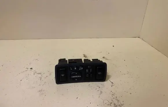 Toyota Avensis T250 Wing mirror switch 777669