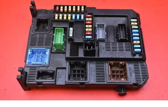 Peugeot 2008 I Fuse box set 9819850080