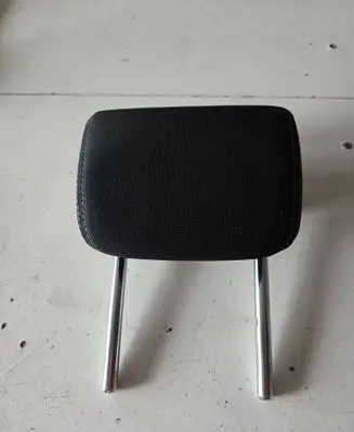 Toyota RAV 4 (XA40) Rear seat headrest