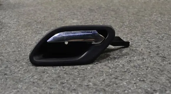 BMW 5 E39 Front door interior handle 8226049