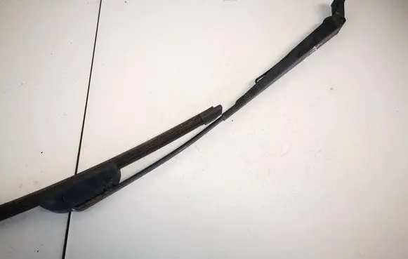 Front wiper blade arm